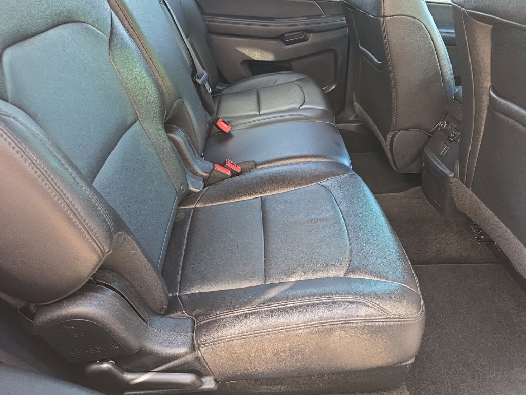 Used 2017 Ford Explorer XLT w/ Equipment Group 202A AWD/4WD image 24