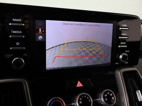 Used 2023 Kia Sorento LX image 6