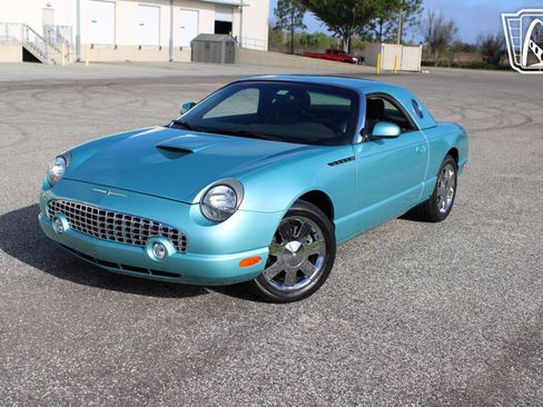 Used 2002 Ford Thunderbird image 2