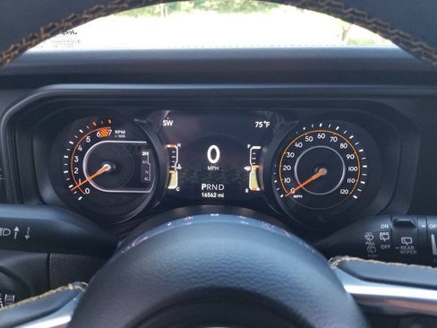 Used 2024 Jeep Wrangler Unlimited Sahara w/ Technology Group AWD/4WD image 17