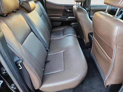 Used 2016 Toyota Tacoma Limited w/ Towing Package image 19