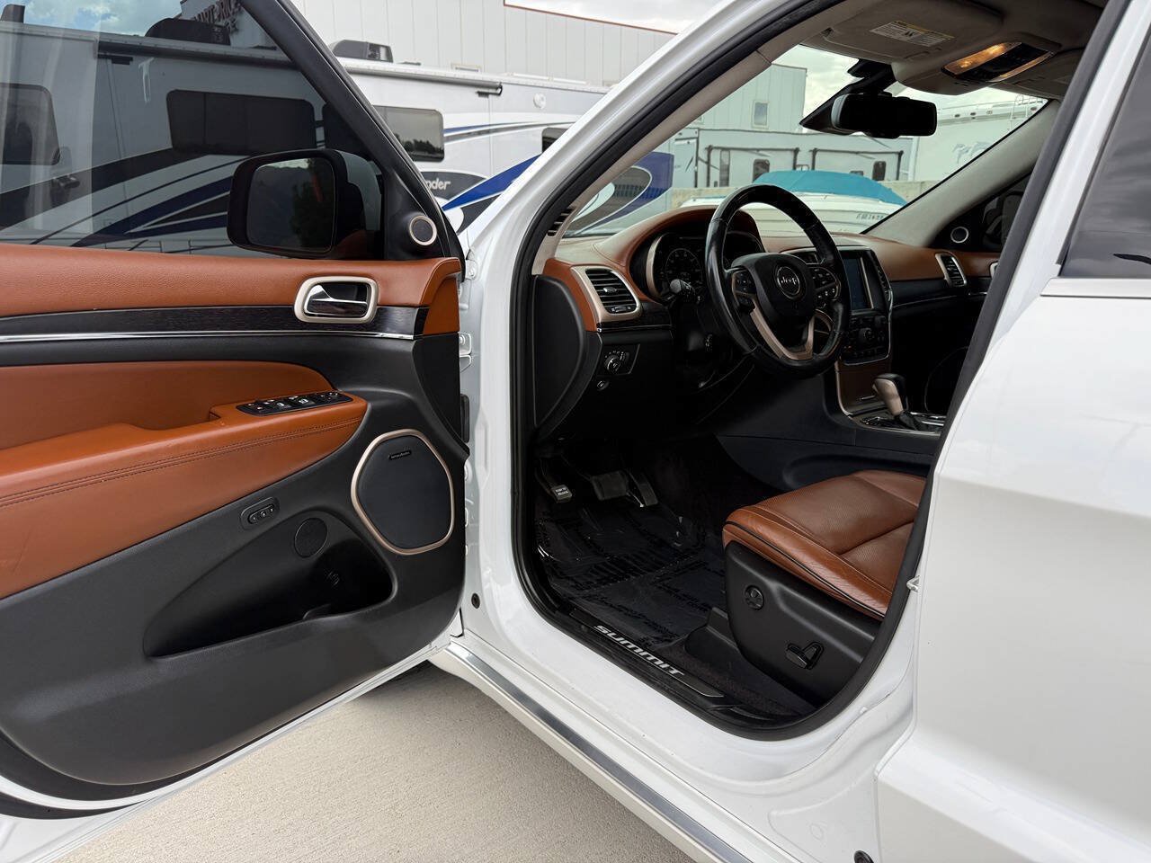 Used 2016 Jeep Grand Cherokee Summit w/ Platinum Series Group AWD/4WD image 16