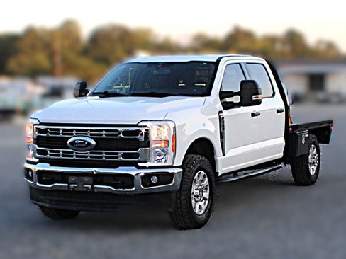 Used 2023 Ford F350 XLT w/ FX4 Off-Road Package AWD/4WD image 2