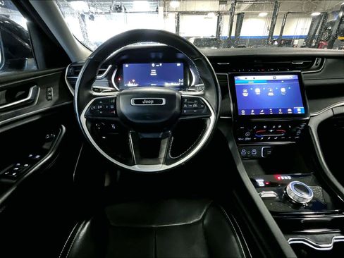 Used 2021 Jeep Grand Cherokee L Limited w/ Luxury Tech Group II image 18