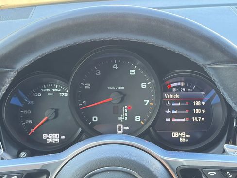 Used 2021 Porsche Macan AWD/4WD image 32