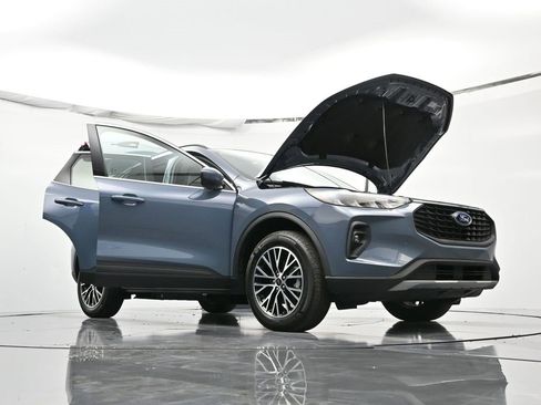 Certified 2025 Ford Escape SE w/ Class II Trailer Tow Package image 49