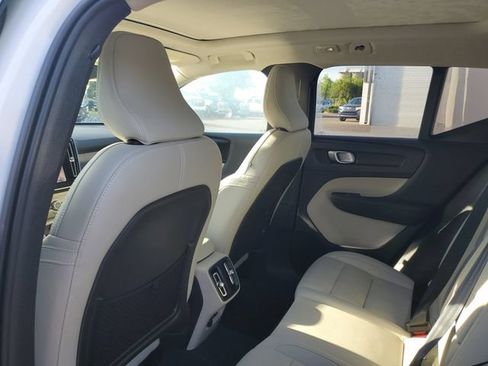 Used 2026 Volvo XC40 B5 Plus AWD/4WD image 9