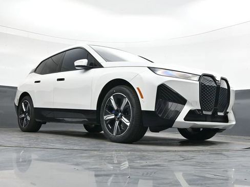 Used 2024 BMW iX xDrive50 w/ Premium Package AWD/4WD image 33