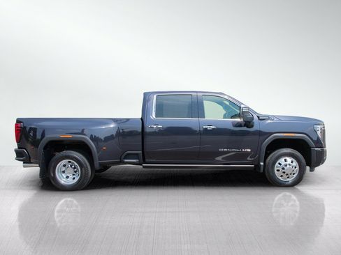 Used 2024 GMC Sierra 3500 Denali Ultimate AWD/4WD image 6