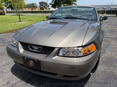 Used 2002 Ford Mustang Convertible RWD image 16