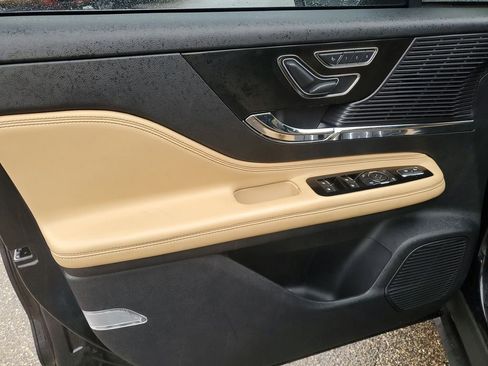 Used 2022 Lincoln Corsair Reserve image 24