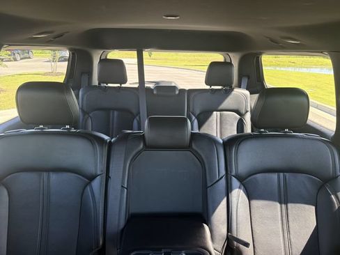 Used 2024 Jeep Wagoneer Series II w/ Flexible Seating Group RWD image 24