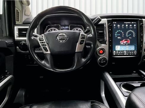 Used 2018 Nissan Titan PRO-4X w/ Pro-4x Convenience Package AWD/4WD image 9