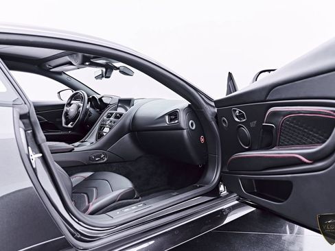 Used 2021 Aston Martin DBS Superleggera RWD image 40