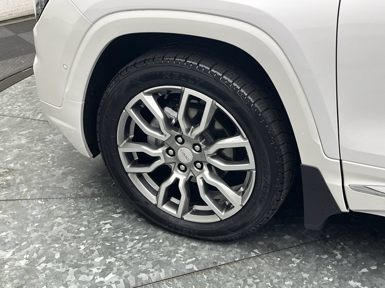 Certified 2024 GMC Terrain Denali w/ Denali Premium Package AWD/4WD image 37