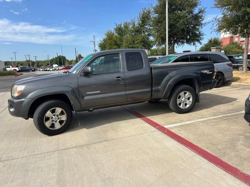 Used 2011 Toyota Tacoma 4x4 Access Cab V6 w/ TRD Sport Pkg image 6