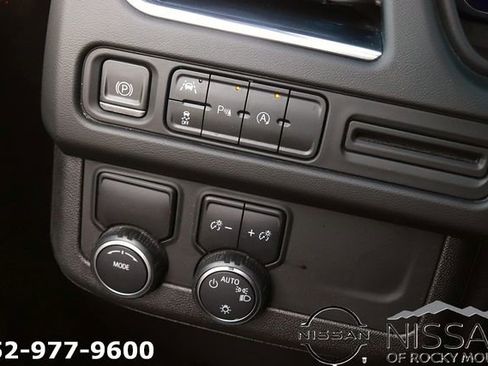 Used 2023 Chevrolet Suburban Premier RWD image 28