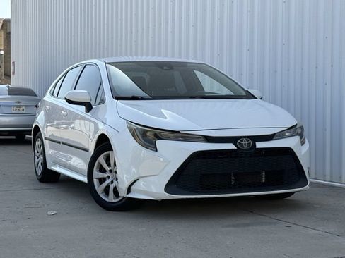 Used 2020 Toyota Corolla LE FWD image 2