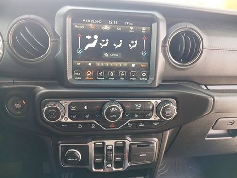 Used 2022 Jeep Gladiator Overland image 16