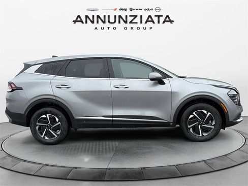 New 2025 Kia Sportage LX image 6