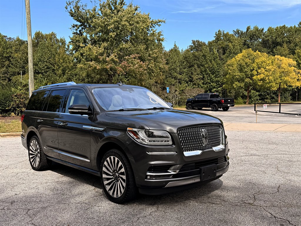 Used 2018 Lincoln Navigator Reserve w/ Technology Package AWD/4WD image 3