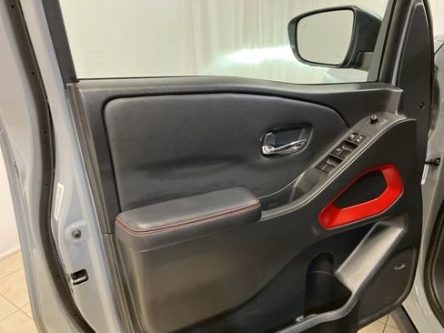 Used 2023 Nissan Frontier PRO-4X w/ Pro Convenience Package image 9