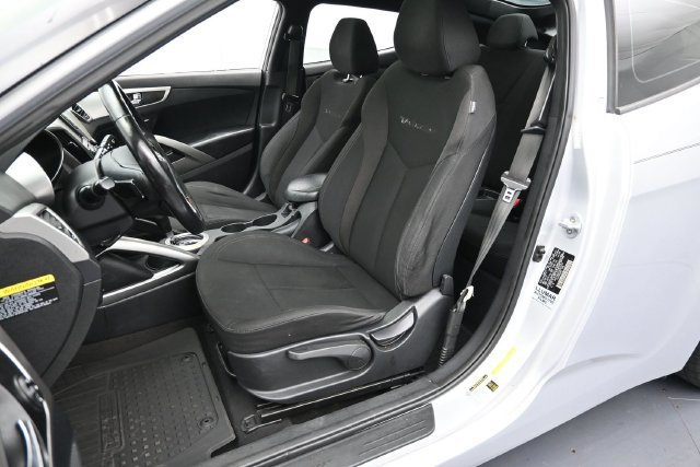 Used 2017 Hyundai Veloster Value Edition FWD image 11
