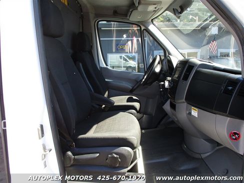 Used 2016 Mercedes-Benz Sprinter 2500 image 13