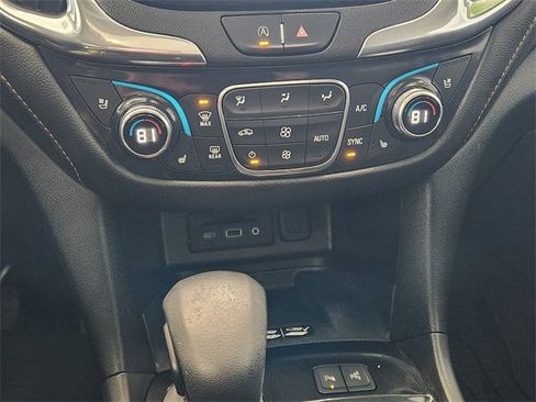 Used 2022 Chevrolet Equinox Premier image 24