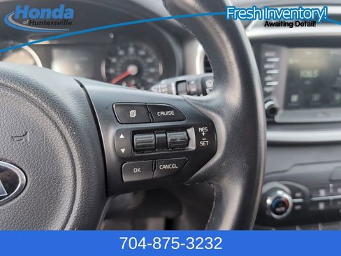 Used 2017 Kia Sorento LX w/ LX Convenience Package image 20