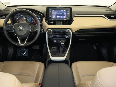Used 2021 Toyota RAV4 XLE Premium image 14