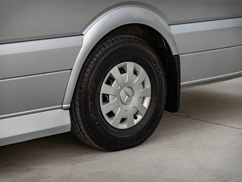 Used 2015 Mercedes-Benz Sprinter 2500 image 9