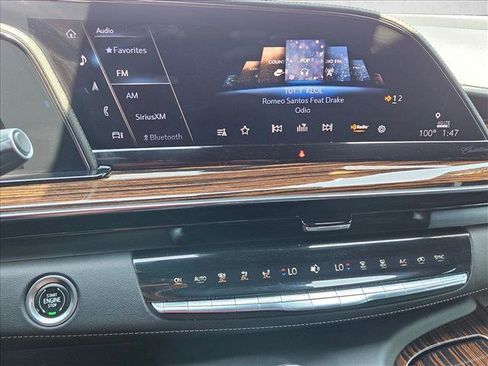 Used 2022 Cadillac Escalade ESV Premium Luxury w/ Performance Package AWD/4WD image 13