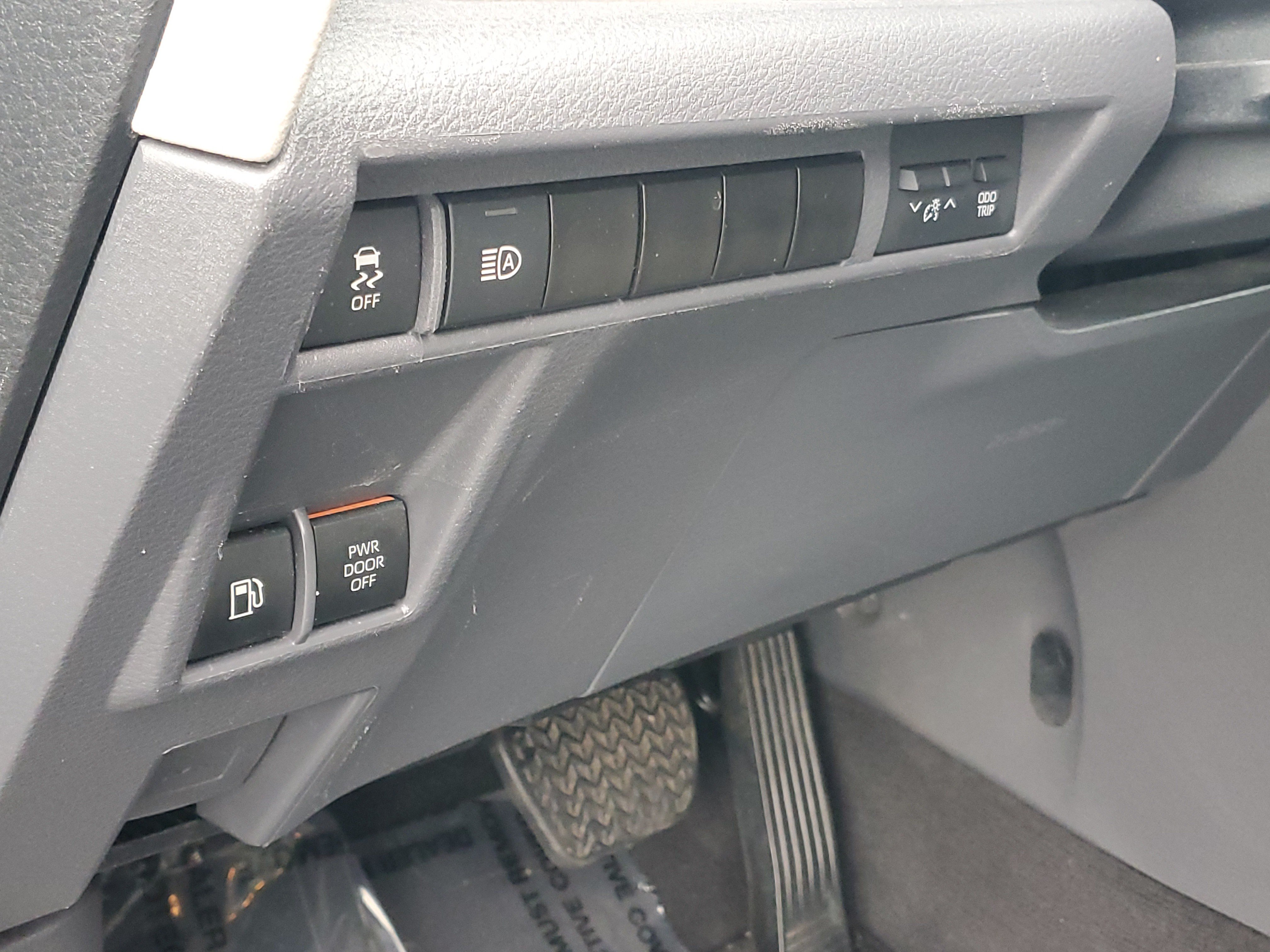 Certified 2024 Toyota Sienna LE FWD image 23