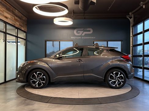 Used 2018 Toyota C-HR XLE image 6