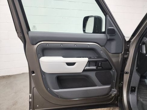 Used 2025 Land Rover Defender 110 X AWD/4WD image 9