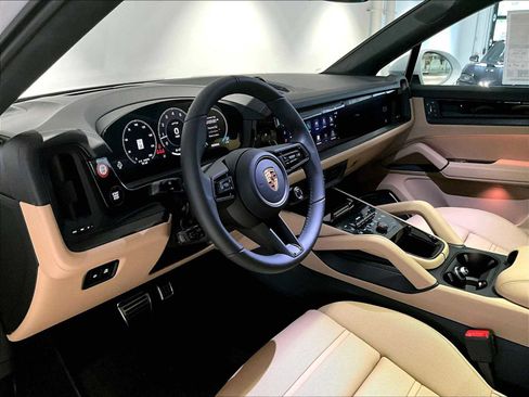 New 2026 Porsche Cayenne GTS image 4