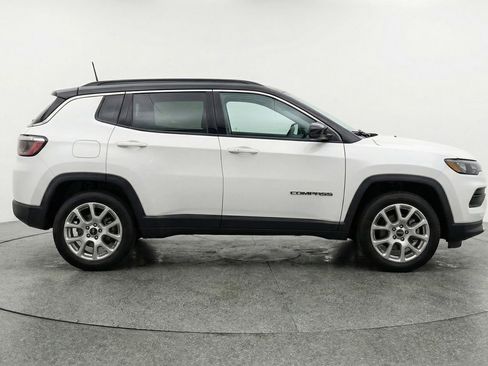 Used 2025 Jeep Compass Limited AWD/4WD image 8
