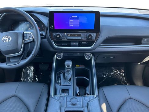 Used 2025 Toyota Grand Highlander AWD image 12