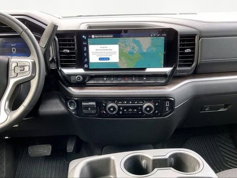 Used 2025 Chevrolet Silverado 2500 LT w/ Convenience Package image 9