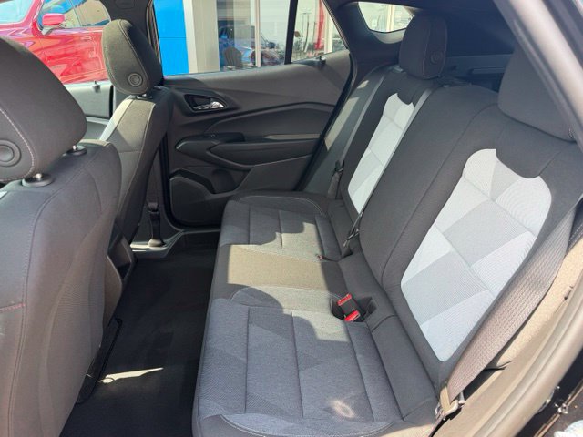 Certified 2024 Chevrolet Trax RS w/ Sunroof Package FWD image 31