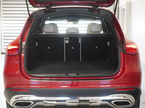 Used 2024 Mercedes-Benz GLC 300 4MATIC image 29