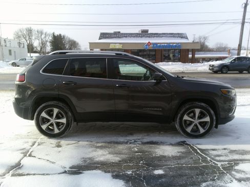Used 2019 Jeep Cherokee Limited image 6