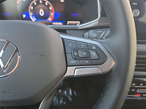 New 2026 Volkswagen Taos SE image 17