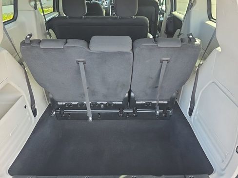 Used 2019 Dodge Grand Caravan SE w/ UConnect Hands-Free Group FWD image 12