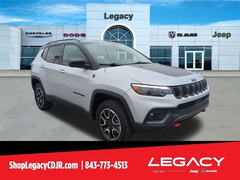 Used 2025 Jeep Compass Trailhawk w/ Trailhawk Elite Group image 1