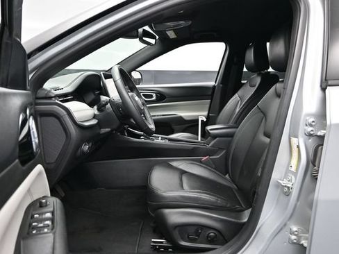 Used 2025 Jeep Compass Limited AWD/4WD image 19