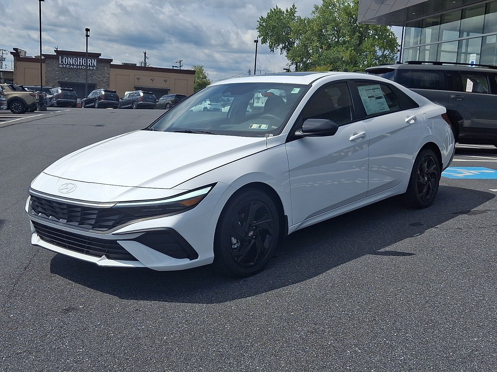 New 2026 Hyundai Elantra SEL Sport FWD image 2