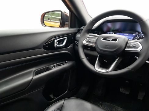 Used 2026 Jeep Compass Latitude image 11