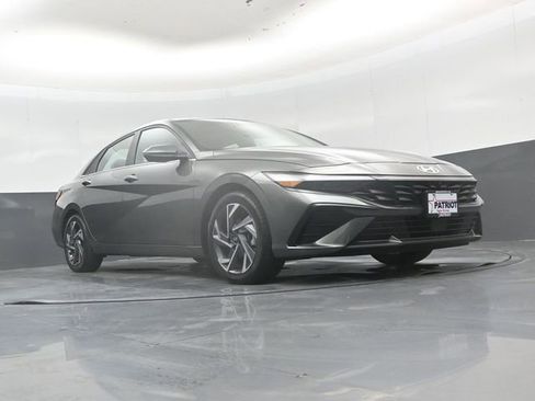 Used 2024 Hyundai Elantra Limited FWD image 45